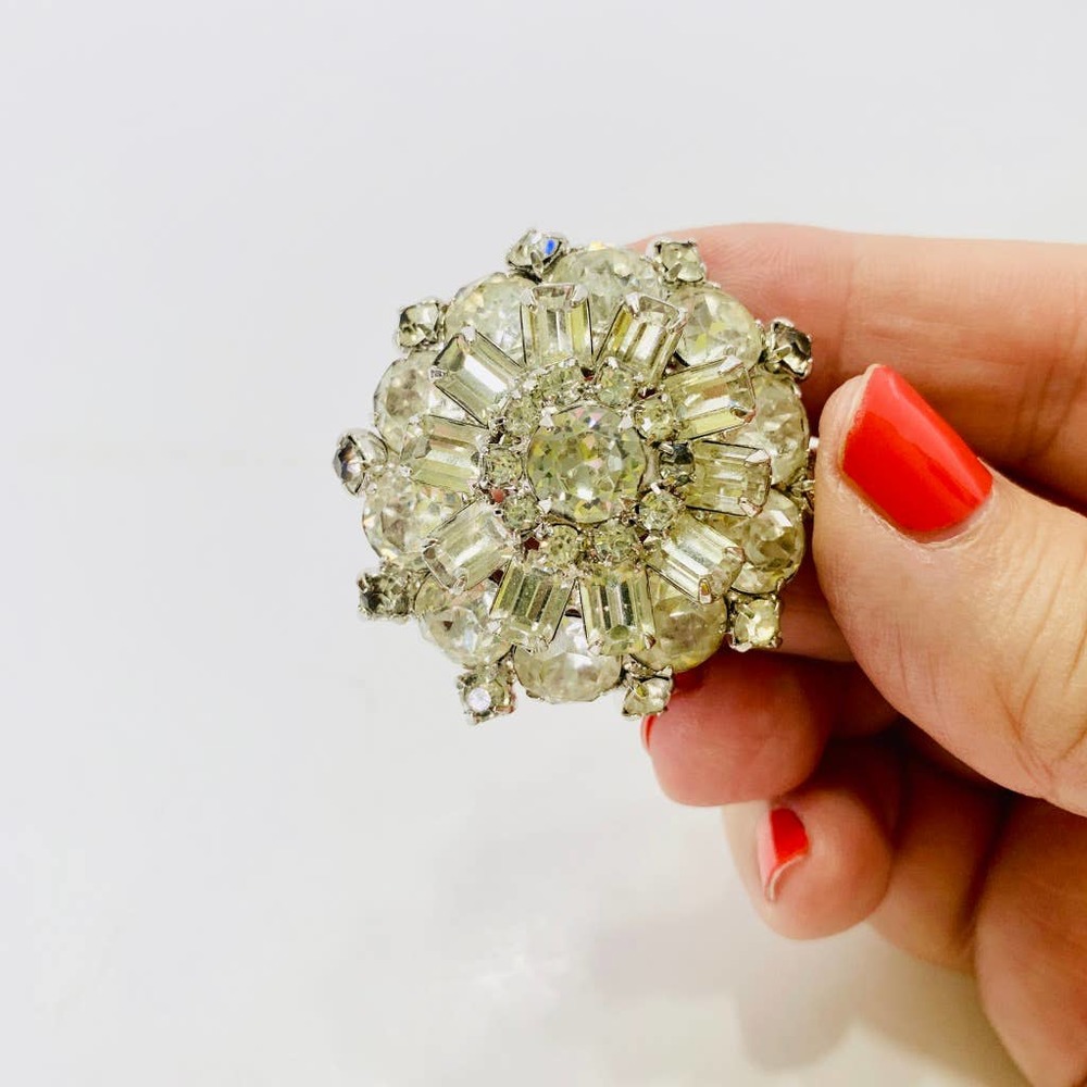 Weiss VTG Rhinestone Brooch Excellent Condition! - Picture 3 of 9